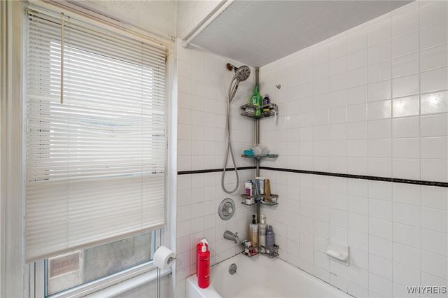 343 East Avenue, Lockport City, NY 14094