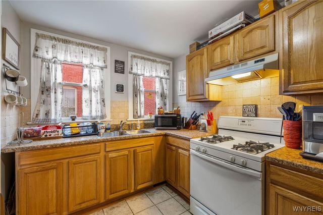 343 East Avenue, Lockport City, NY 14094