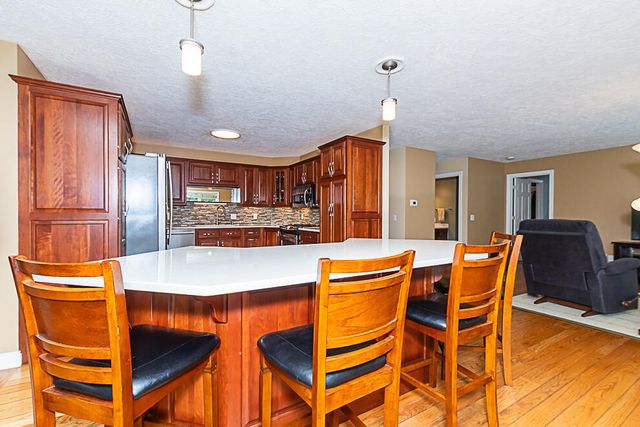 8551 Old Stone Circle, Kalamazoo, MI 49009