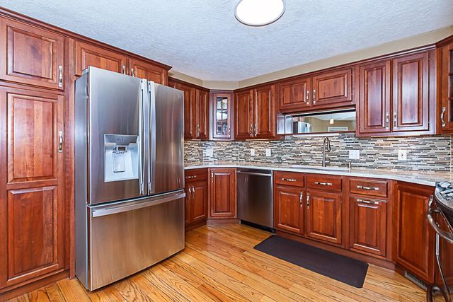 8551 Old Stone Circle, Kalamazoo, MI 49009