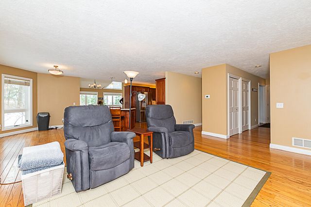 8551 Old Stone Circle, Kalamazoo, MI 49009