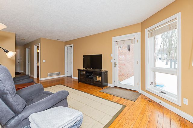 8551 Old Stone Circle, Kalamazoo, MI 49009