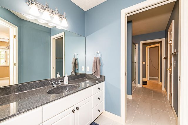 8551 Old Stone Circle, Kalamazoo, MI 49009