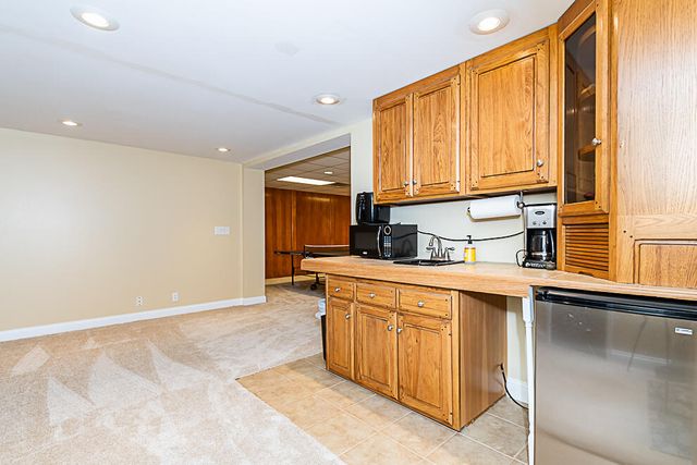 8551 Old Stone Circle, Kalamazoo, MI 49009