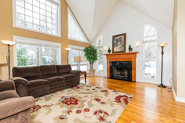 8551 Old Stone Circle, Kalamazoo, MI 49009