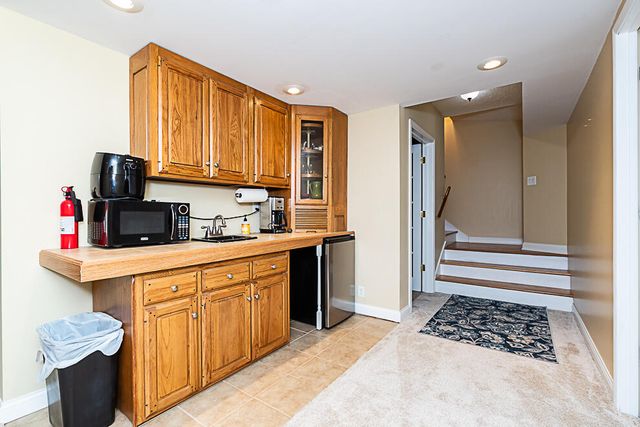 8551 Old Stone Circle, Kalamazoo, MI 49009