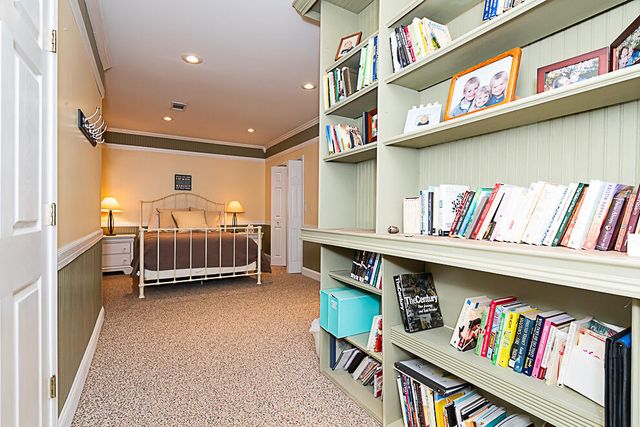 8551 Old Stone Circle, Kalamazoo, MI 49009