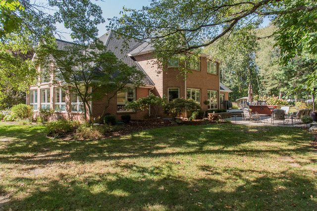 8551 Old Stone Circle, Kalamazoo, MI 49009