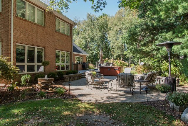 8551 Old Stone Circle, Kalamazoo, MI 49009