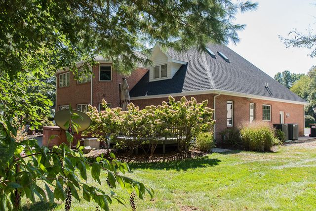 8551 Old Stone Circle, Kalamazoo, MI 49009