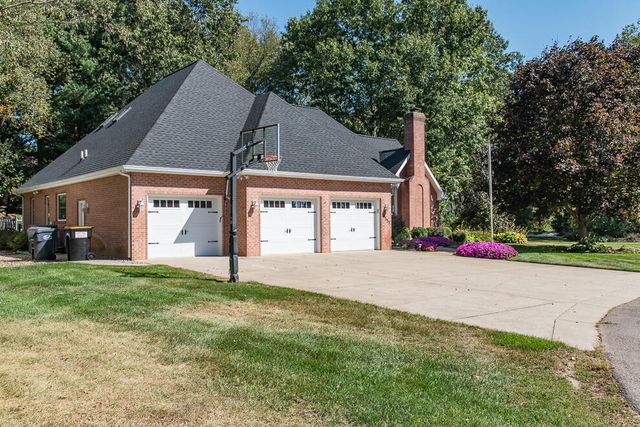 8551 Old Stone Circle, Kalamazoo, MI 49009