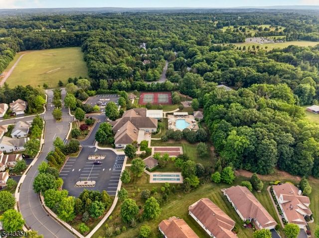 14 Daulton Dr, Franklin Twp., NJ 08873