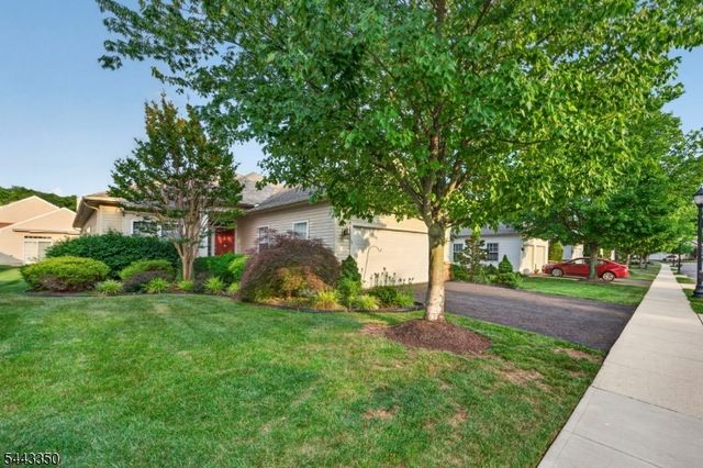 14 Daulton Dr, Franklin Twp., NJ 08873