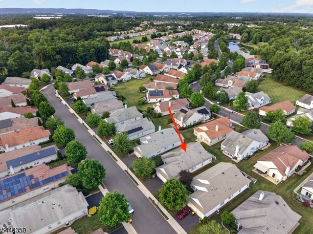 14 Daulton Dr, Franklin Twp., NJ 08873