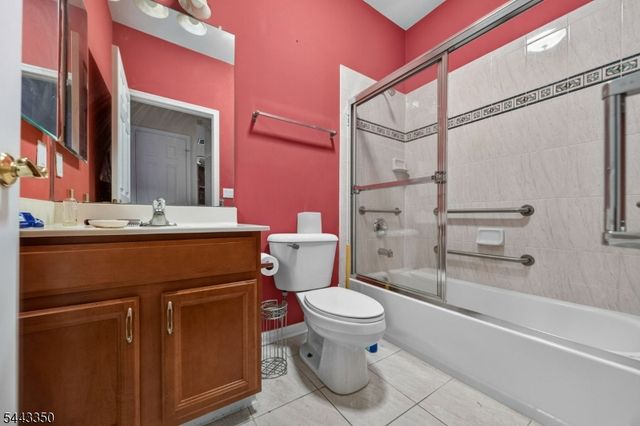 14 Daulton Dr, Franklin Twp., NJ 08873
