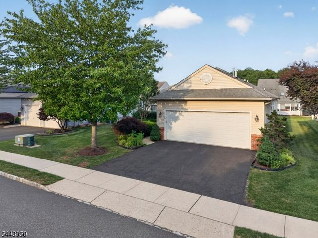 14 Daulton Dr, Franklin Twp., NJ 08873