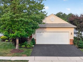 14 Daulton Dr, Franklin Twp., NJ 08873