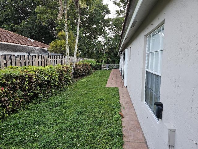 5753 NW 98th Ave, Doral, FL 33178