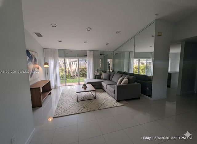 5753 NW 98th Ave, Doral, FL 33178