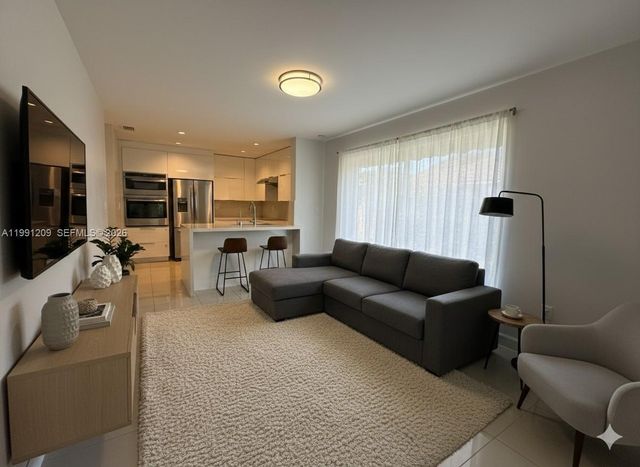 5753 NW 98th Ave, Doral, FL 33178