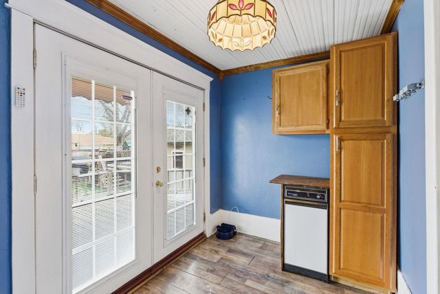 1214 W Riverside, Wichita, KS 67203