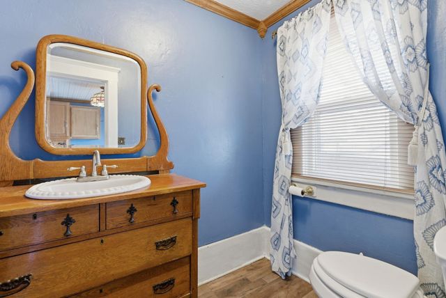 1214 W Riverside, Wichita, KS 67203