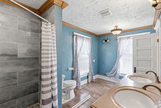 1214 W Riverside, Wichita, KS 67203