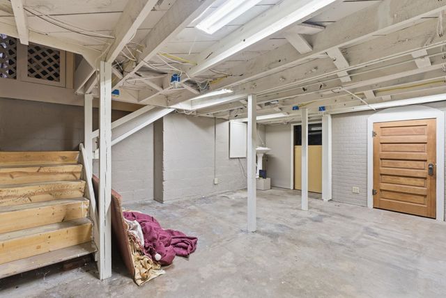 1214 W Riverside, Wichita, KS 67203