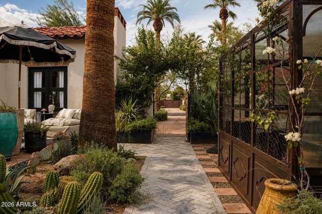 61 W WILSHIRE Drive, Phoenix, AZ 85003