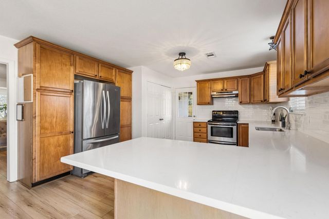 287 Pecan Drive, Pottsboro, TX 75076