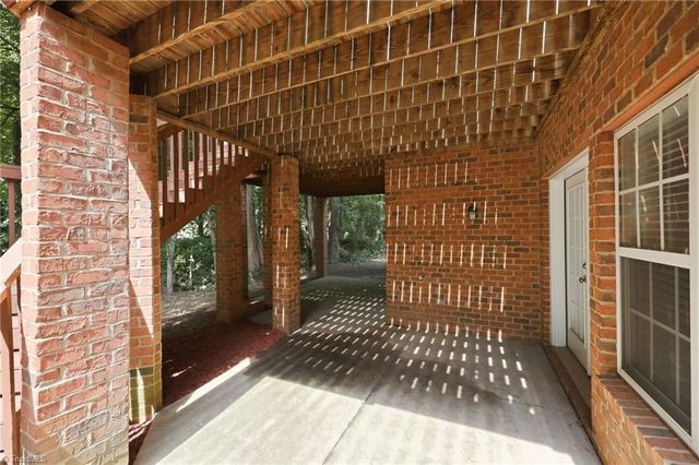 105 Creekstone Court, Winston-salem, NC 27104