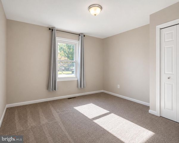 15 ENGLISH OAK CIR, Fredericksburg, VA 22408