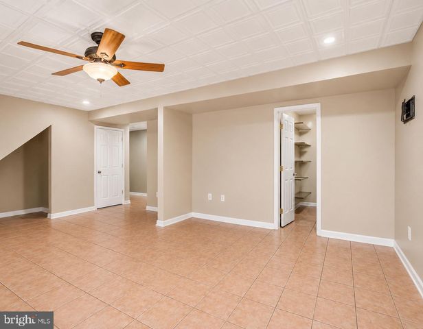 15 ENGLISH OAK CIR, Fredericksburg, VA 22408