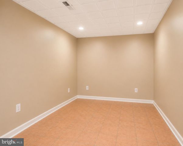 15 ENGLISH OAK CIR, Fredericksburg, VA 22408