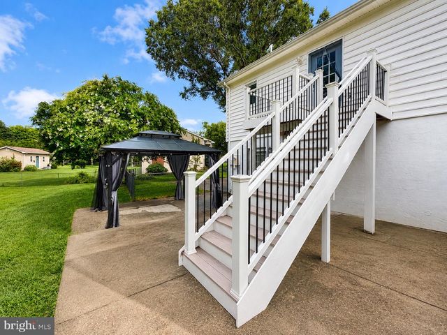 15 ENGLISH OAK CIR, Fredericksburg, VA 22408
