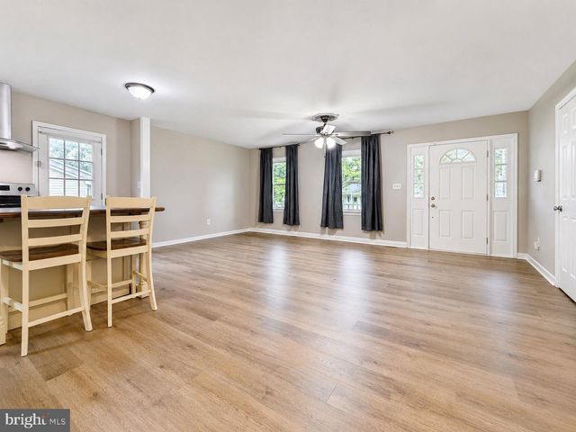 15 ENGLISH OAK CIR, Fredericksburg, VA 22408