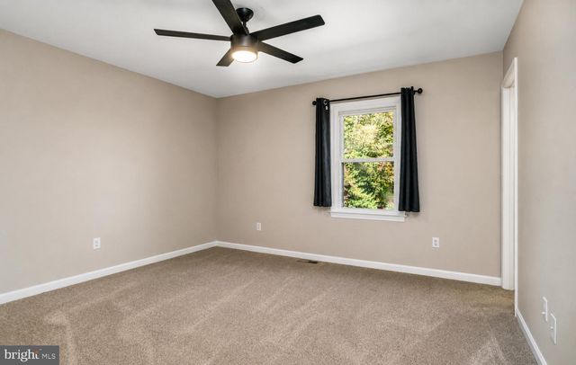 15 ENGLISH OAK CIR, Fredericksburg, VA 22408