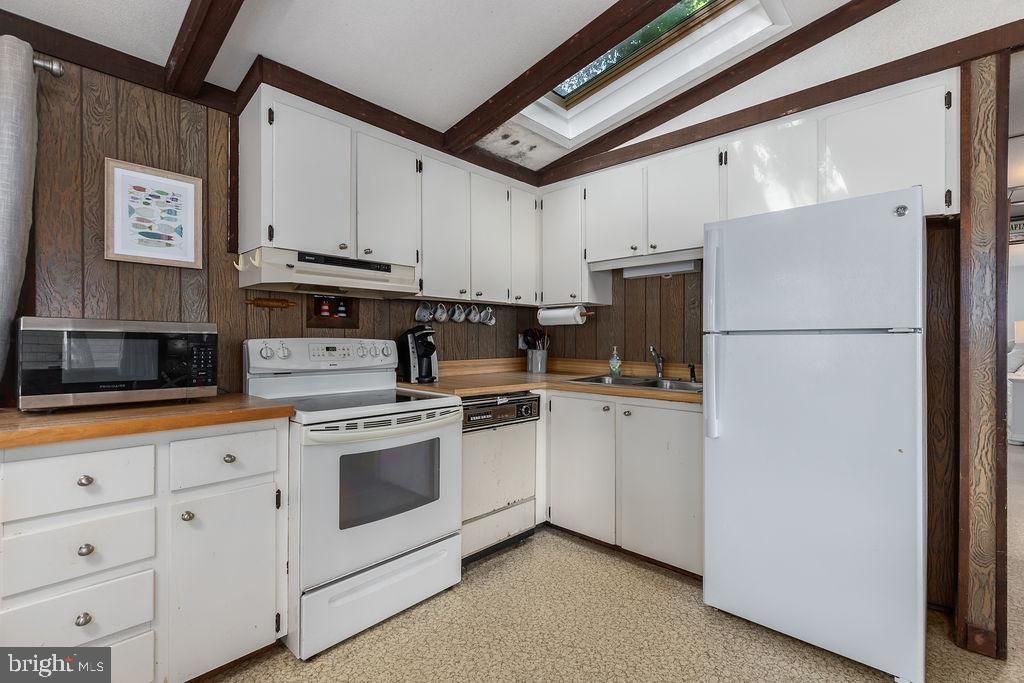 Image 16 of property listing at 44 GRAND PORT RD, Ocean Pines, MD 21811