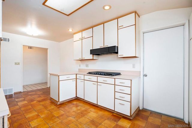5172 Caywood St, San Diego, CA 92117