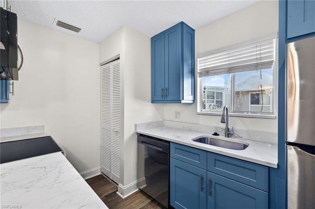 3271 Royal Canadian TRCE # 1, Fort Myers, FL 33907