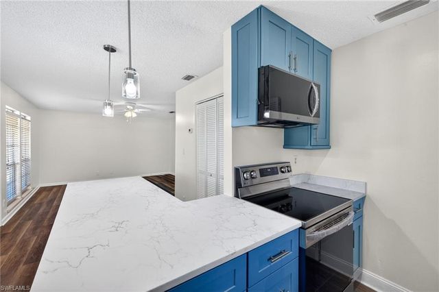 3271 Royal Canadian TRCE # 1, Fort Myers, FL 33907