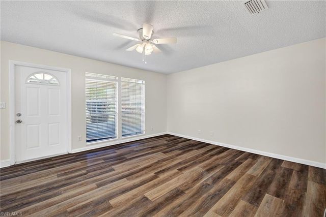 3271 Royal Canadian TRCE # 1, Fort Myers, FL 33907