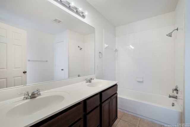 426 REBA, Converse, TX 78109