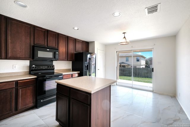 426 REBA, Converse, TX 78109