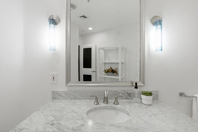 55 Temple Pl 4, Boston, MA 02111