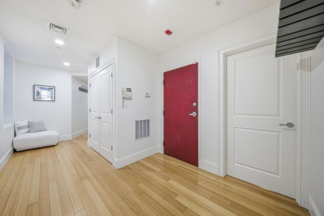 55 Temple Pl 4, Boston, MA 02111