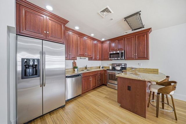 55 Temple Pl 4, Boston, MA 02111