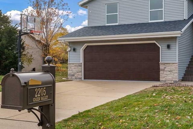 2205 Green Valley Drive, Janesville, WI 53546