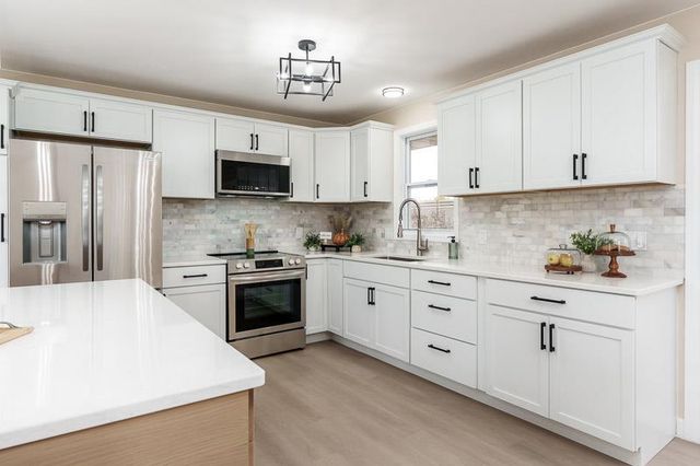 2205 Green Valley Drive, Janesville, WI 53546