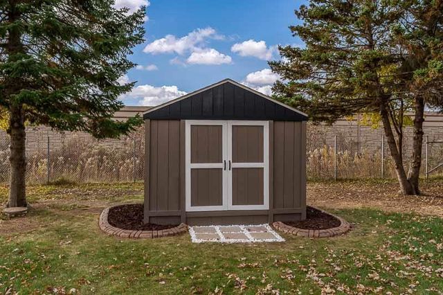 2205 Green Valley Drive, Janesville, WI 53546